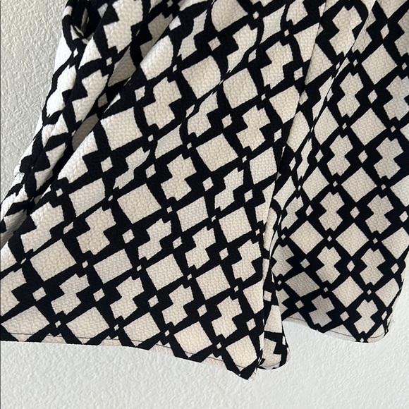 Black and White Geometric Dress - Picture 11 of 14
